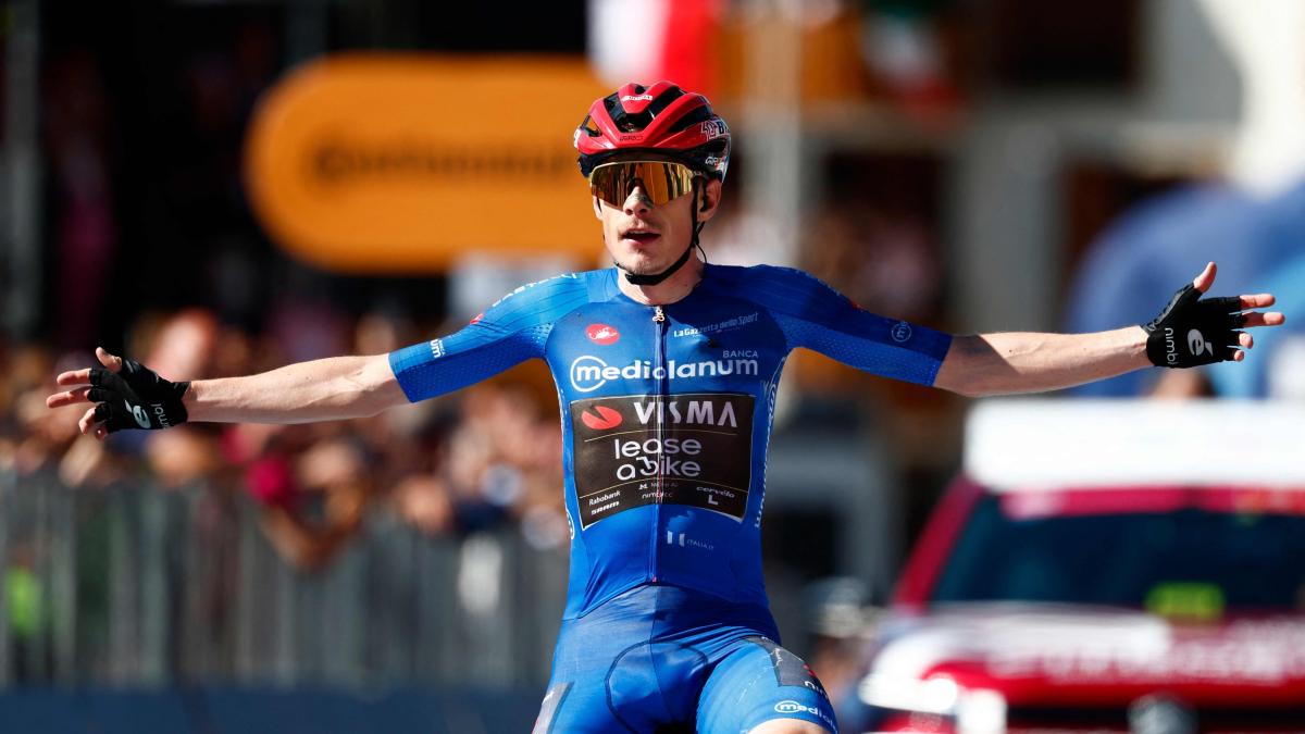 Giro d'Italia: Vingegaard vince la 14ª tappa e si prende la maglia rosa