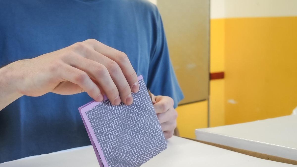 Elezioni comunali, exit poll e risultati | Si vota fino alle 15, poi exit poll di sei città e spoglio. Ieri affluenza al 46,31%