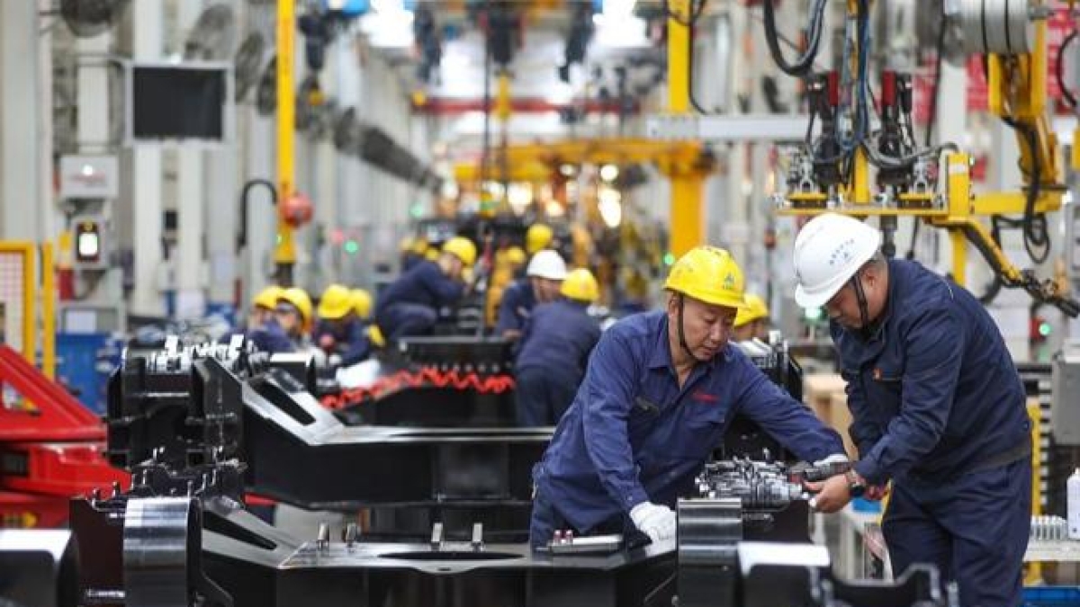 Europa, mossa anti-Cina: l’Italia e altri quattro Paesi Ue chiedono una stretta commerciale contro la sovrapproduzione cinese