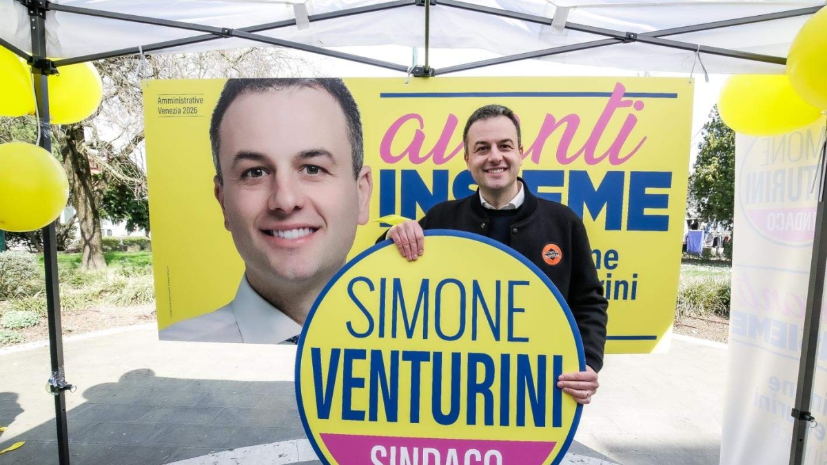 Chi è Simone Venturini, 38 anni, la vera sorpresa delle elezioni comunali a Venezia: lo scout arrivato alla politica con l'Udc, da 11 anni assessore della giunta Brugnaro