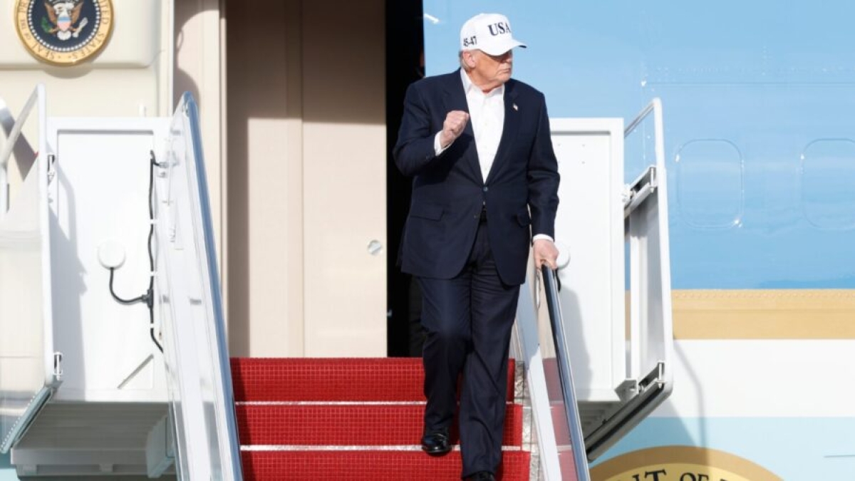 Visita medica per Donald Trump. La Casa Bianca assicura (prima degli esiti): «Controlli di routine, il presidente sta benissimo»