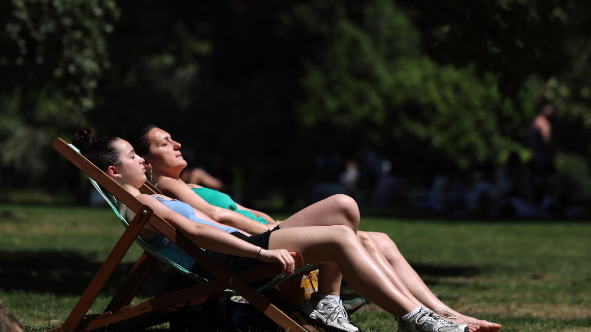 Meteo, mercoledì la giornata più torrida: ma al Nord allerta per temporali e maxi-grandine. Giovedì bollino rosso a Torino, Bologna, Firenze e Roma