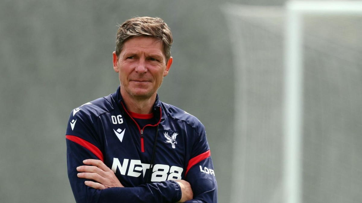 Oliver Glasner: chi è l'allenatore del Crystal Palace che oggi giocherà la finale di Conference League
