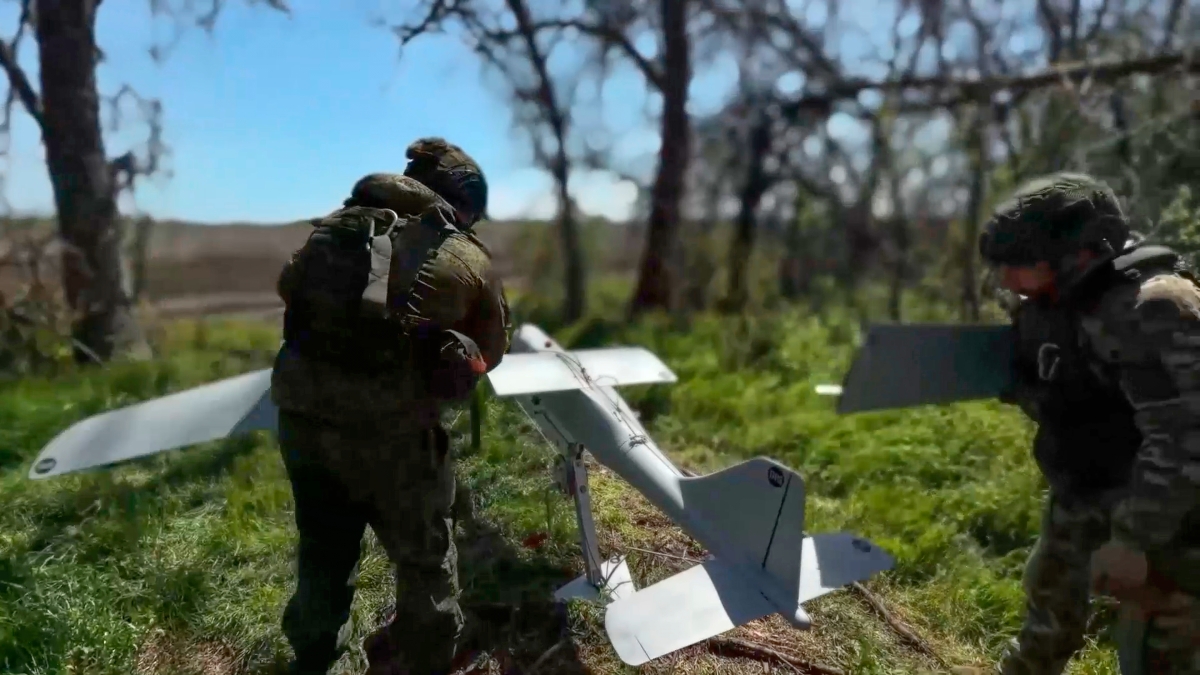 Guerra Ucraina-Russia, le notizie in diretta | Media, «in Romania edificio colpito da un drone russo». Ucciso in Ucraina un contractor italiano