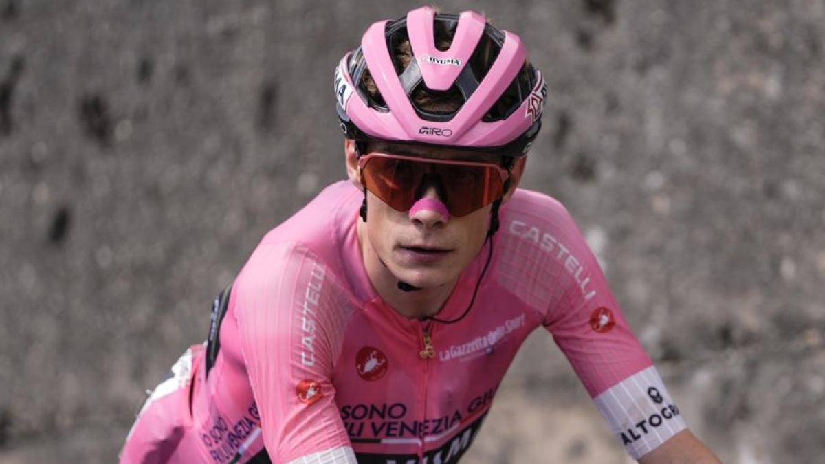Giro d'Italia, la tappa Feltre-Alleghe in diretta: Ciccone davanti, la corsa è sul Giau. Attesa per l'attacco di Vingegaard