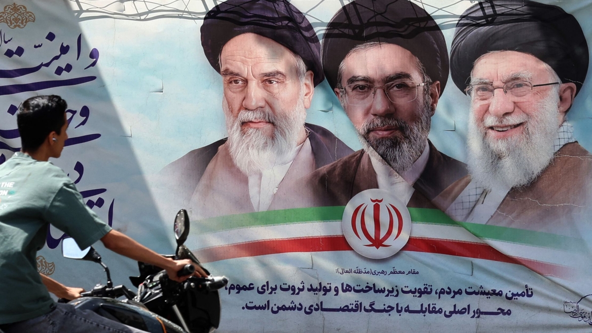 Guerra in Iran, le notizie in diretta | Media: «Missile dell'Iran contro una base in Kuwait, cinque americani feriti». Nave iraniana supera il blocco Usa