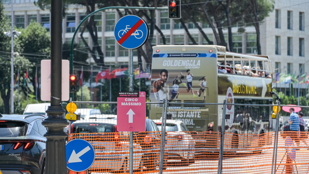 Oggi il Giro d'Italia a Roma, all'Eur strade chiuse dalle 8 e dalle 13 la Colombo fino a Ostia. Il piano di sicurezza e la viabilità