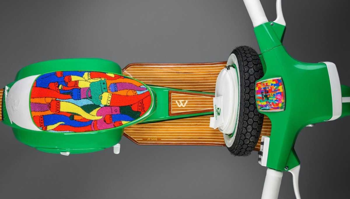 Vespa, progetto Icona in Luce: opera d’arte luminosa