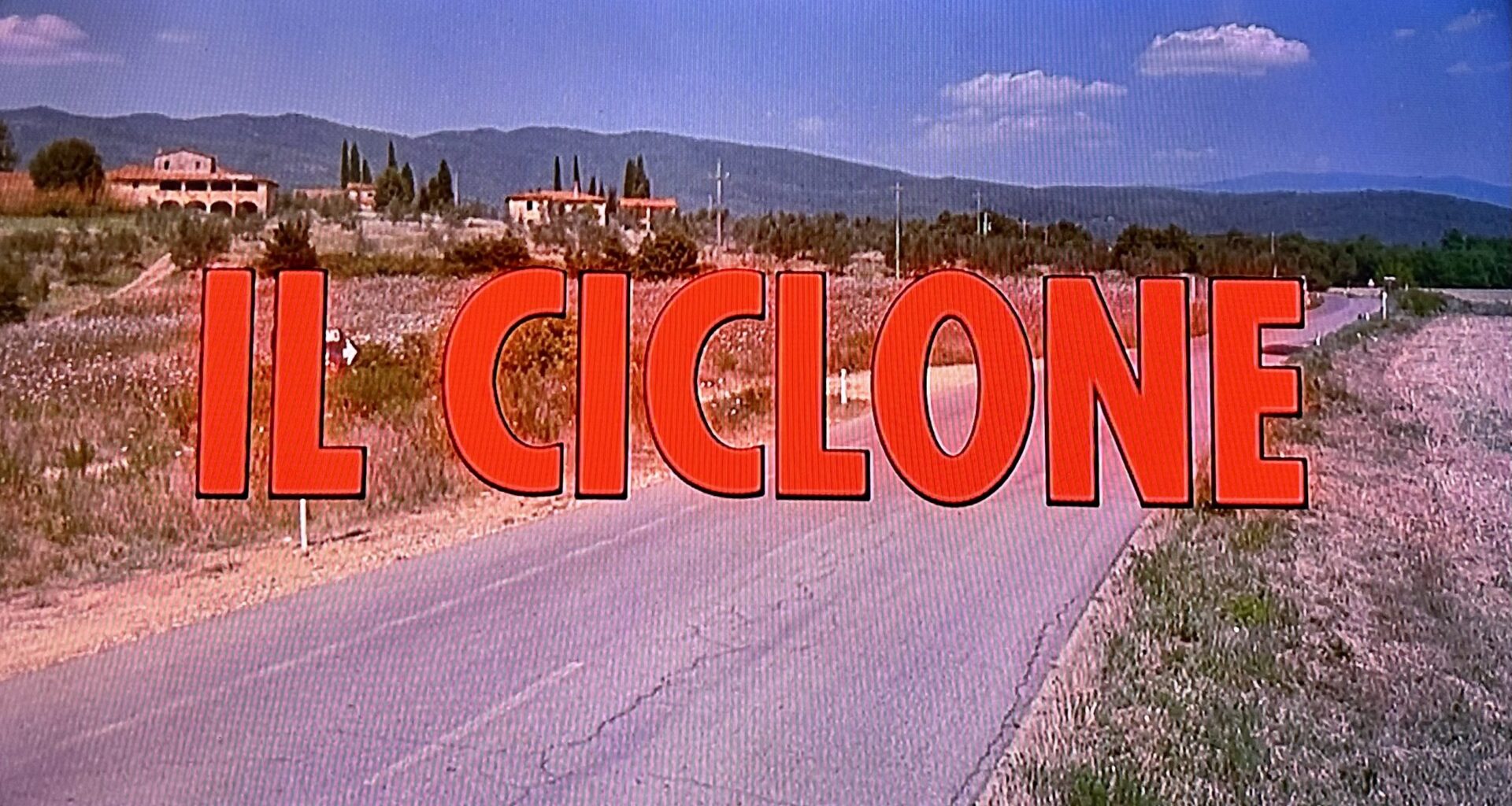 Laterina si prepara all'omaggio a Pieraccioni nei 30 anni de “Il Ciclone”. I luoghi simbolo del film: com'erano e come sono oggi - ValdarnoPost