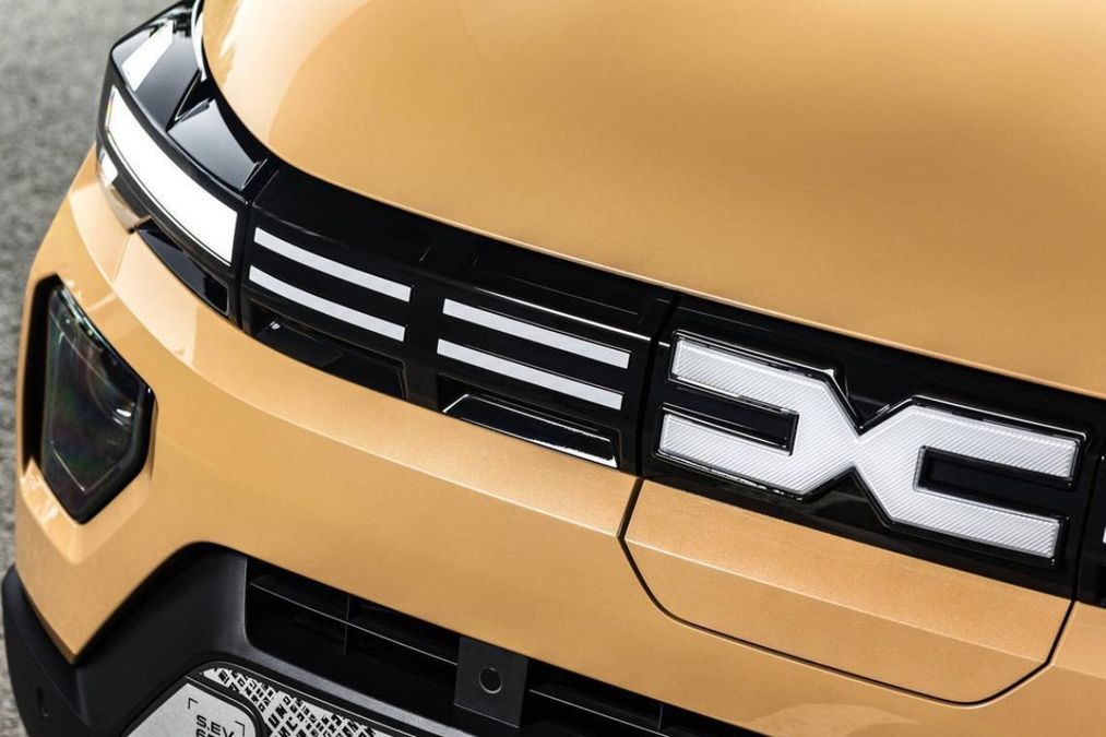 Nuova Dacia Spring, cugina della Twingo ma con uno stile diverso