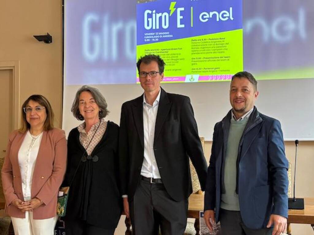 Sport, turismo e sostenibilità. Partirà da Angera la tappa del Giro-E