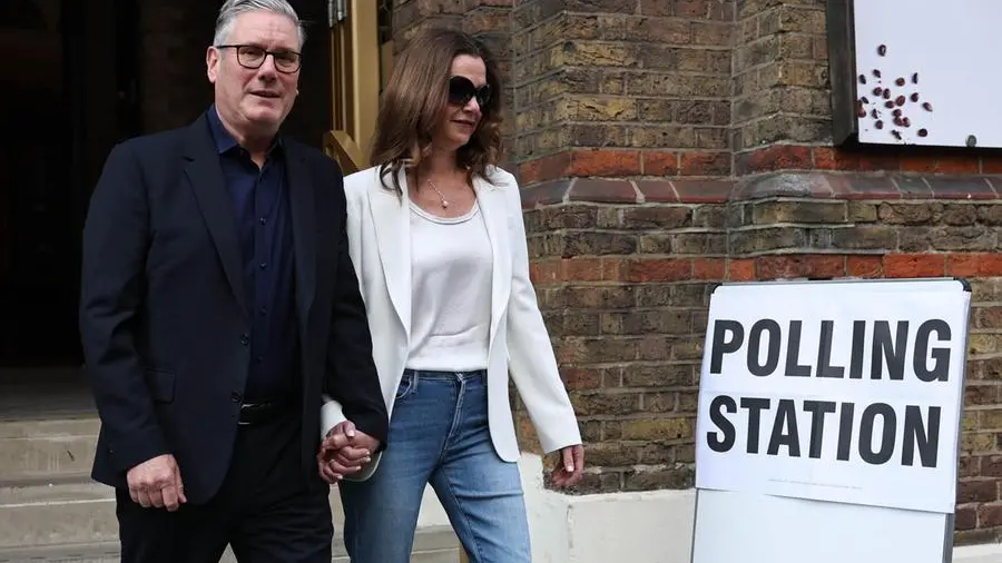 Starmer tira dritto, Farage gongola
