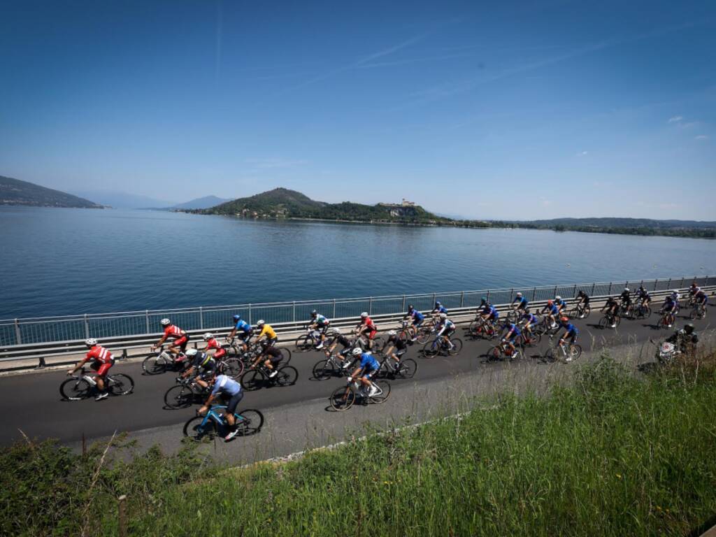 Partenza da Angera e passerella sul Lago Maggiore: il Varesotto protagonista della decima tappa del Giro E