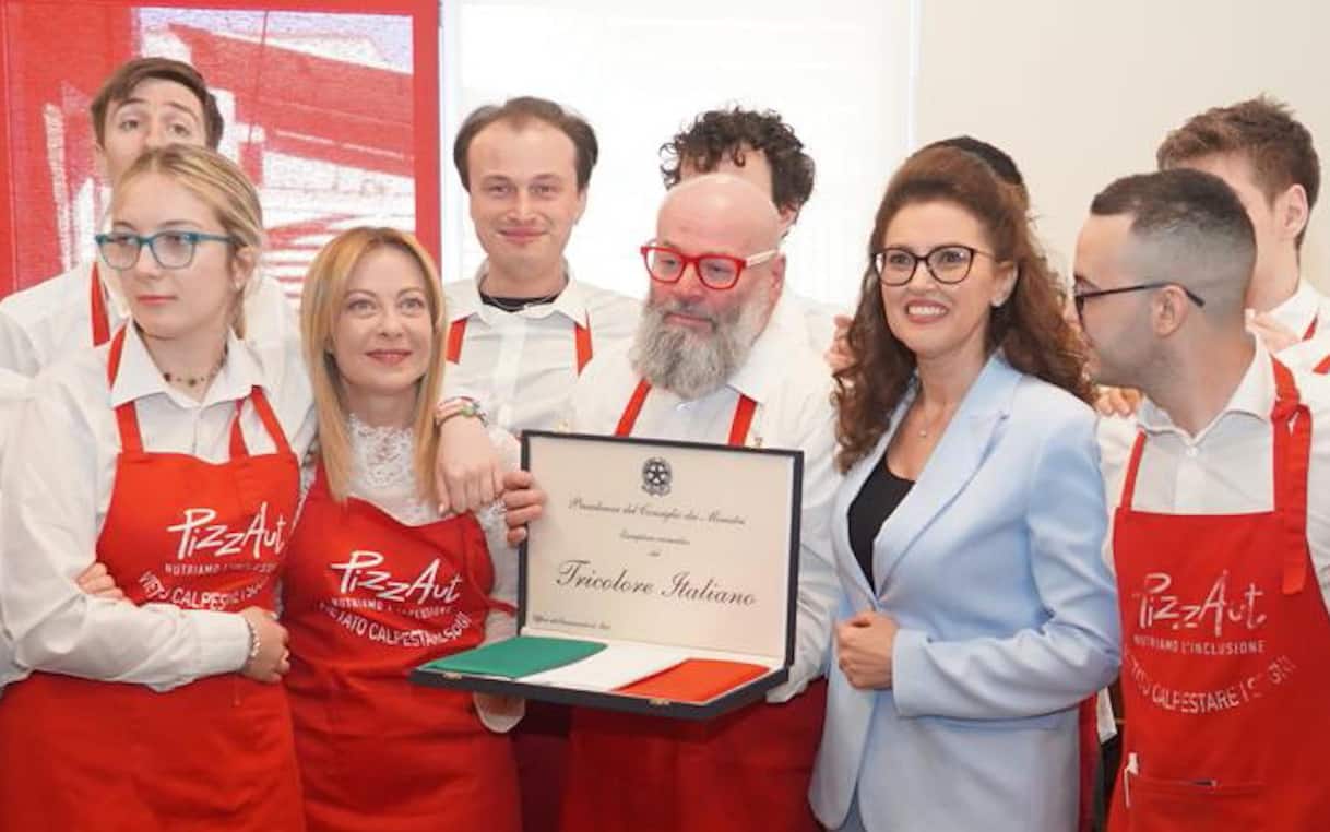 Meloni pranza con i ragazzi di PizzAut a Monza: 'I lavoratori più straordinari'