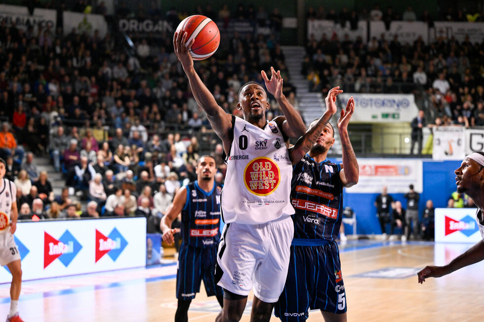 A 15^R: Apu vede NA e riparte PallTS ospita Vanoli CR e non sanno che fine faranno