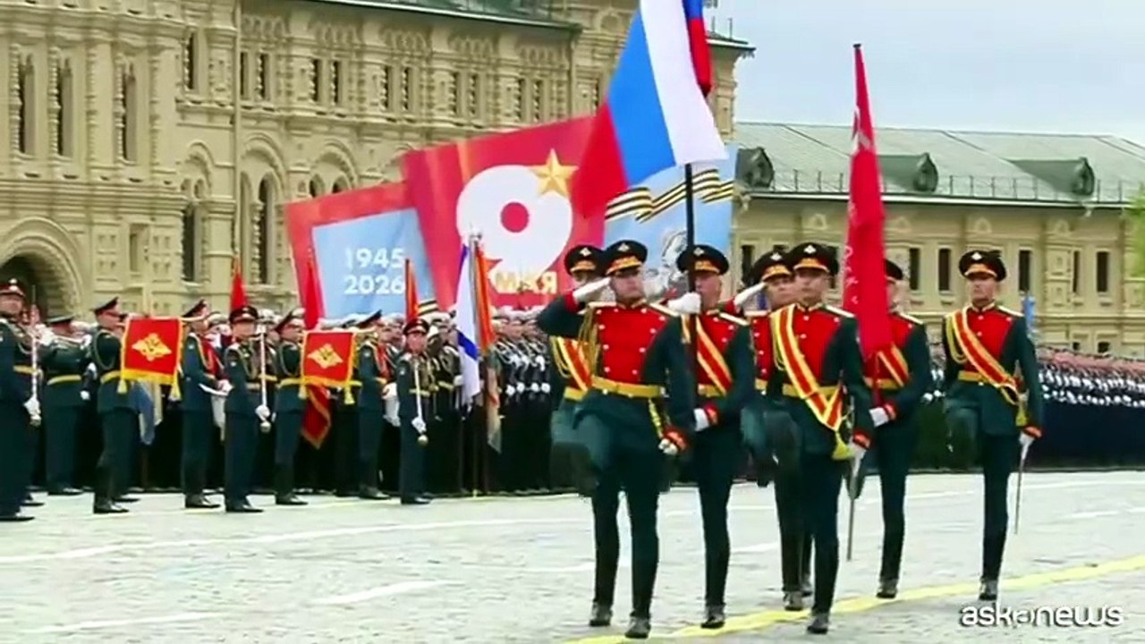 A Mosca la parata del Giorno della Vittoria. Putin: “In Ucraina combattiamo una forza sostenuta dalla Nato”