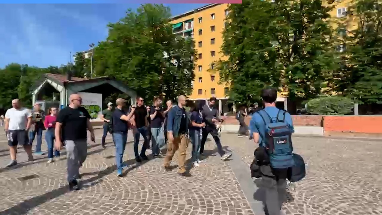 Manifestazione a Bologna: centri sociali fermi in zona stadio, forze dell’ordine schierate. La diretta