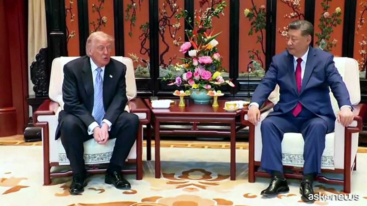 I telefonini made in Cina vietati sull’Air Force One. Il caso dei “regali” tecnologici di Xi e la paura di attacchi informatici