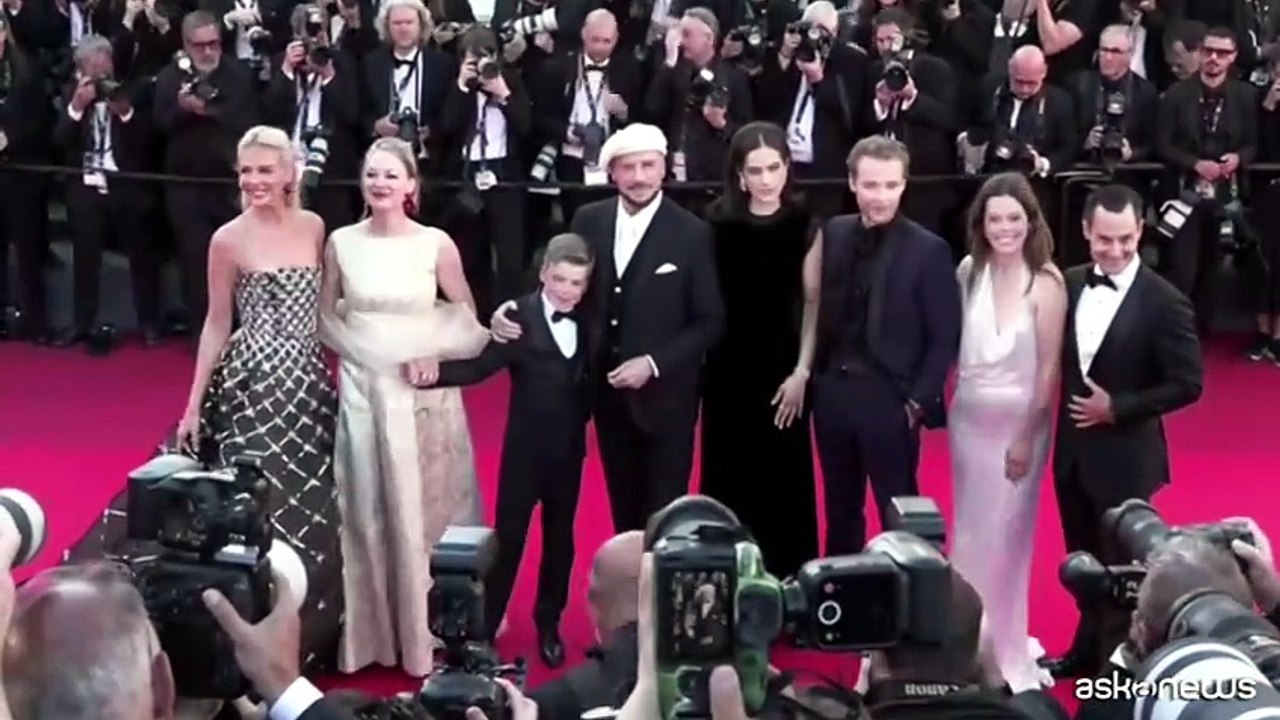 Ella Blue, la figlia di John Travolta e Kelly Preston: attrice, modella e cantautrice. “Generosa e bellissima, non so come sia venuta fuori così”