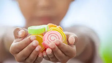 Meno zucchero da bambini abbassa il rischio di malattie cardiovascolari da adulti. Fino al 30% in meno per ictus, infarto e decessi