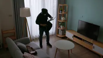 Furti d’estate, ecco la casa a prova di ladri quando si va in vacanza: le contromisure hi-tech per difendersi (più una di buon senso)