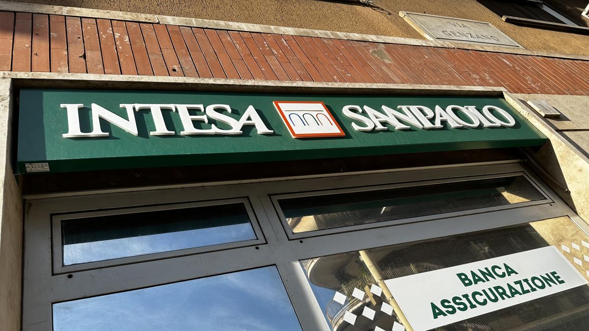Conti correnti, mutui e prestiti: cosa cambia per i clienti dopo l’offerta di Intesa Sanpaolo su Mps