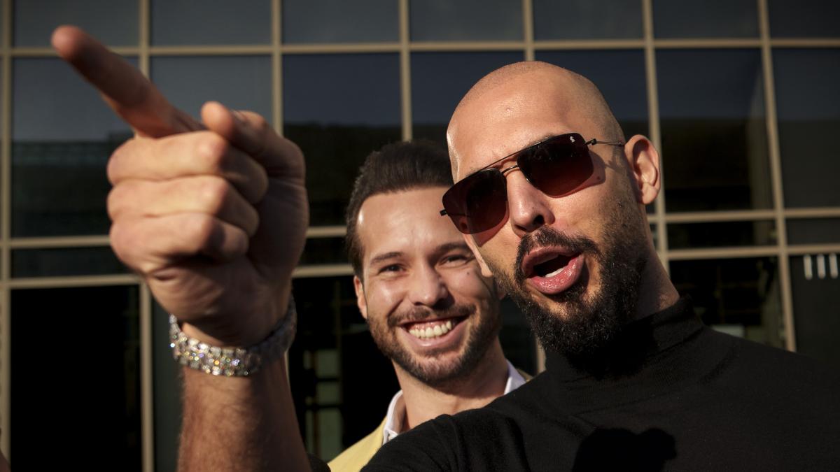 Chi sono davvero i fratelli Tate, idoli del movimento Maga: «Decine di donne stuprate, picchiate, tenute prigioniere per girare video porno. E quel tatuaggio-marchio su una 15enne»