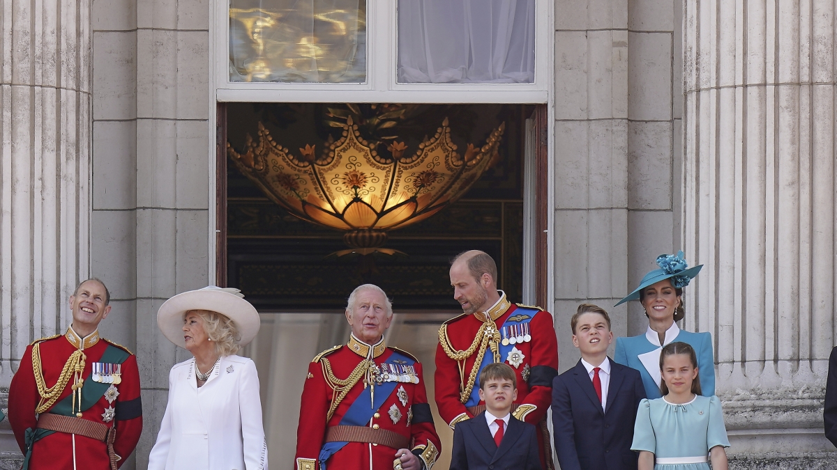 Re Carlo lascia Buckingham Palace: non tornerà più a vivere nel palazzo reale. Ecco perché