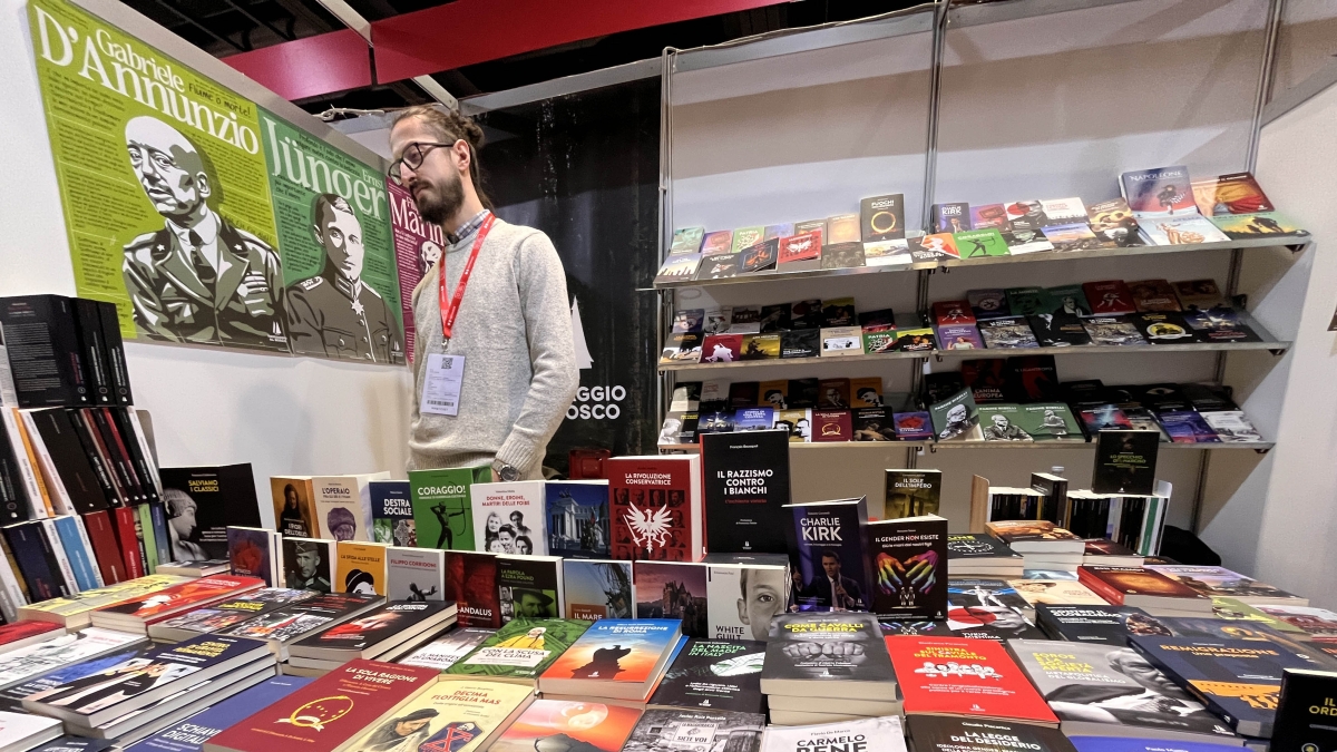 «Più libri più liberi», la premier Meloni: «Un patentino antifascista per gli editori? È censura»