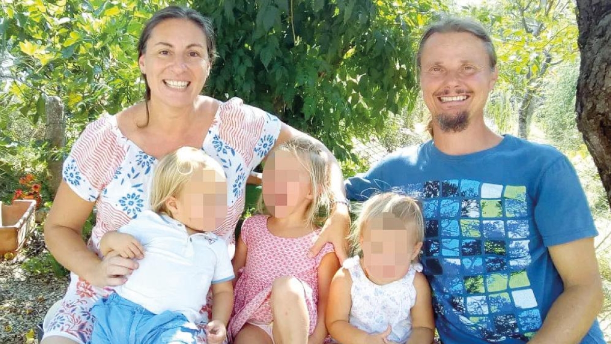 Famiglia del bosco, la perizia: «Bimbi immaturi, l'educazione è stata lacunosa. Ma è auspicabile che tornino a casa»