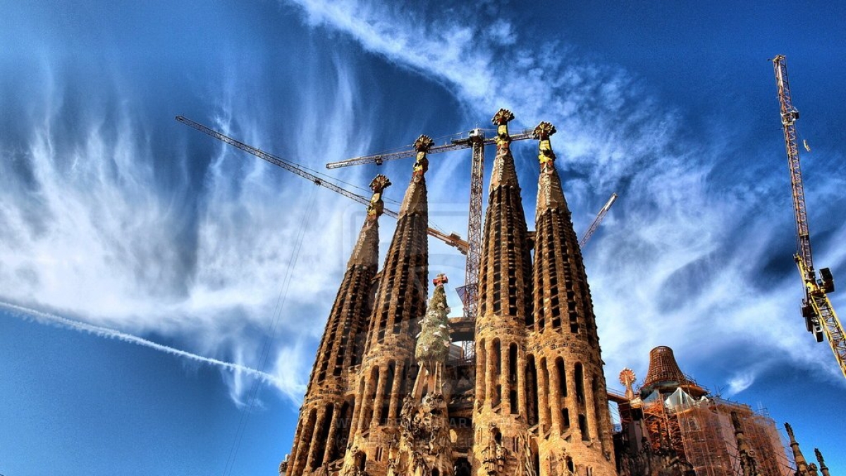 Papa Leone in Spagna, sarà lui a inaugurare la Sagrada Familia appena terminata. Perché è un viaggio «difficile» (e perché per Prevost l'Europa può essere un modello)