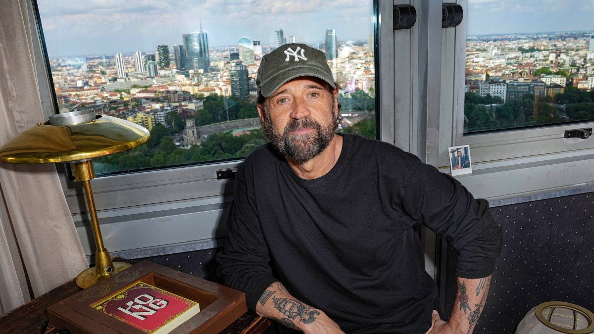 Fabio Volo: «Prego e medito al mattino, ma non ho battezzato i miei figli: non do risposte a domande che non hanno fatto. Mi separai per la loro felicità, voglio sappiano cos'è l'amore»