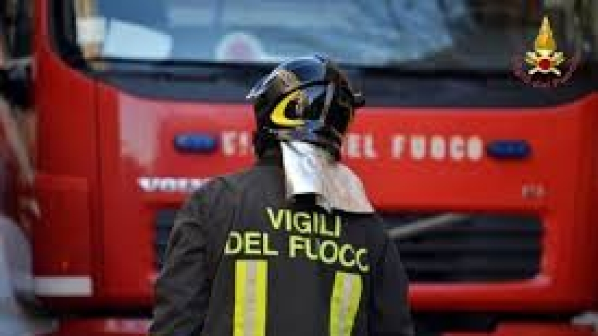 Moglia, bimba di sei mesi salvato dai vicini allarmati dal pianto: era con la nonna morta da ore per un malore (e il caldo avrebbe influito)