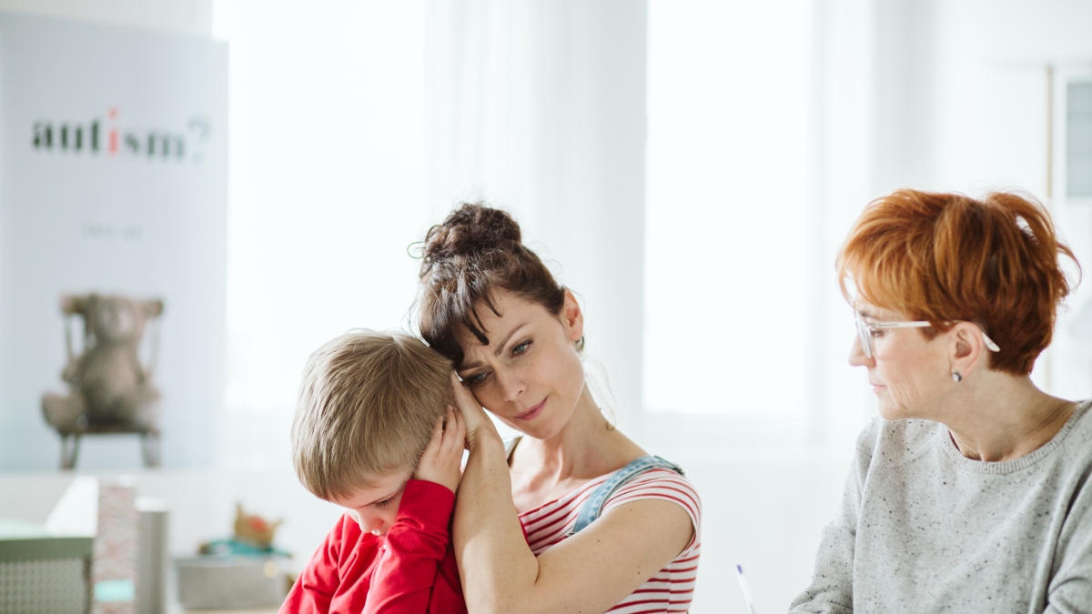 Autismo: la scienza esclude (finalmente) la responsabilità delle mamme. La causa è multifattoriale