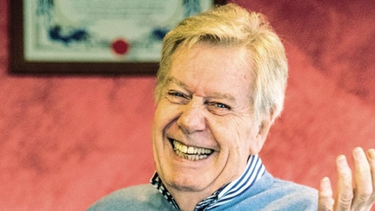Claudio Lippi compie 81 anni: la relazione con Luana Ravegnini che ne aveva 20 di meno, perché lasciò Buona Domenica, come sta oggi, 7 segreti