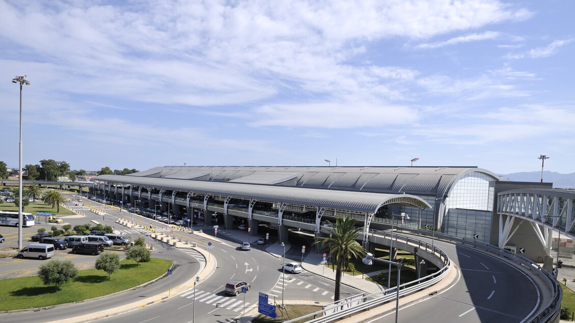 Il volo più pazzo tra Italia e Usa: 3 compagnie, 5 aeroporti, 40 ore e una sola persona che l’ha prenotato