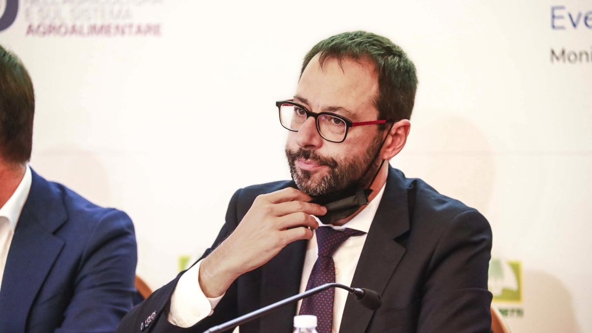Stefano Patuanelli: «L'Ucraina nella Ue? Difficile farlo ora, sarebbe insostenibile. L’esercito comune? Non basta spendere»
