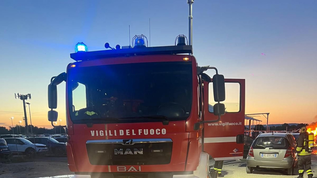 Amendolara, quattro cadaveri carbonizzati trovati in un'auto: sono migranti pakistani. Sarebbero stati uccisi