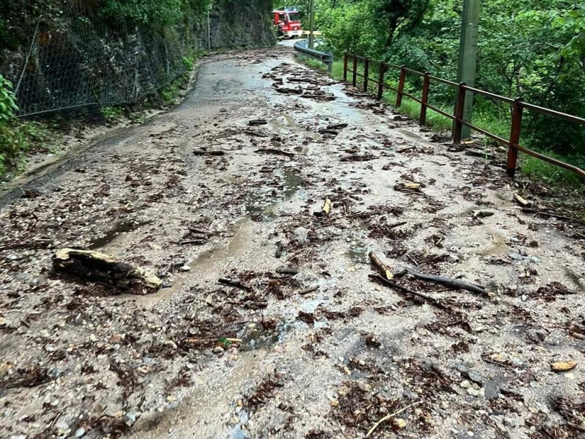 Maltempo in Lombardia, una frana isola temporaneamente 40 persone a Vararo. Nel Varesotto in cento chiamano i soccorsi