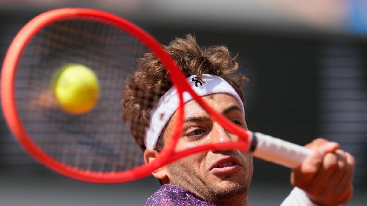 Cobolli-Auger Aliassime, i quarti del Roland Garros in diretta: Flavio si aggiudica il 2° set e fa il break nel terzo Diretta 4-6; 6-4; 5-4