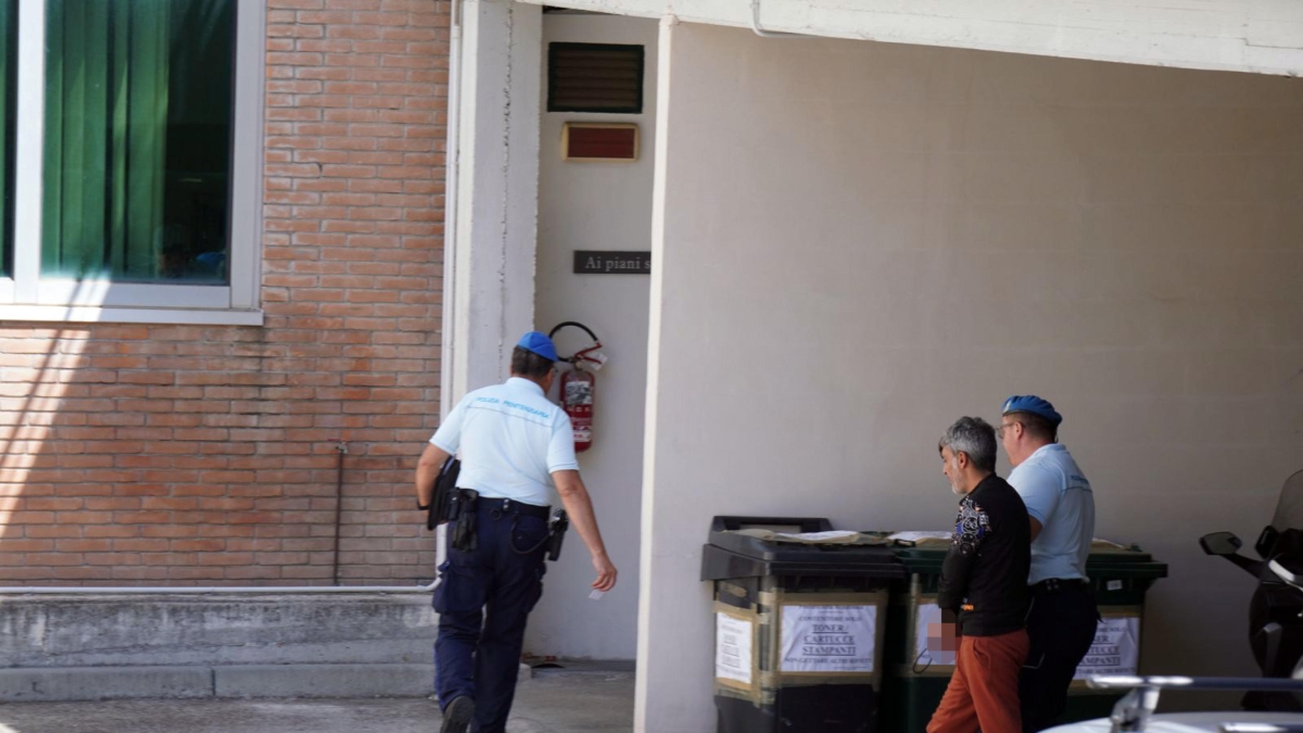 L'interrogatorio della madre di Beatrice, bambina morta a Bordighera: dice di non aver «mai picchiato la figlia, né di aver assistito a violenze commesse su di lei»