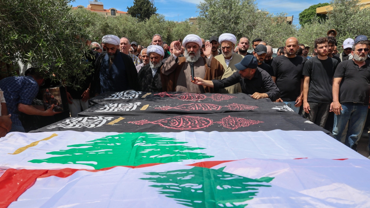 Guerra in Iran, le notizie in diretta | Camera Usa ordina il ritiro dalla guerra in Iran, ma Trump può porre veto. Libano, accordo con Israele per un cessate il fuoco. Nuovi colloqui dal 22 giugno
