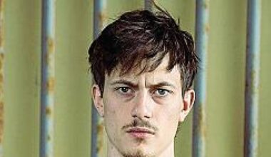 Francesco Luciani, il "milanese" cattivo di «Mare Fuori»: «Prima di recitare ho lavorato in fabbrica e come fattorino»