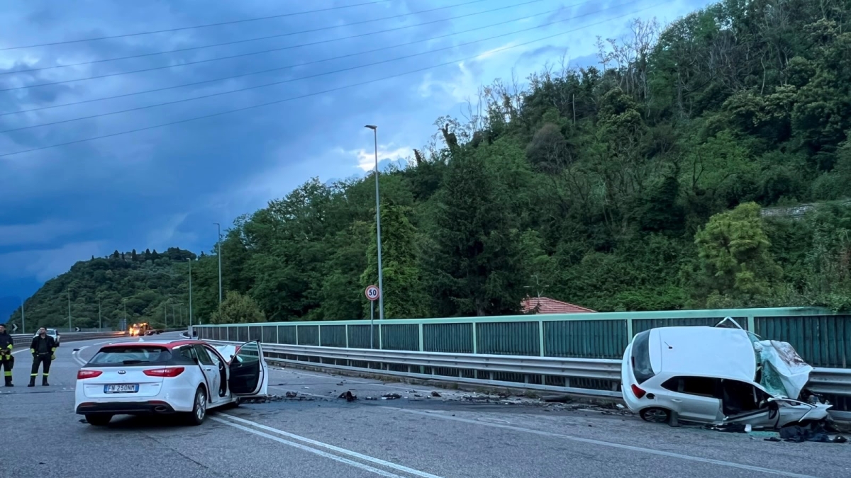 Iseo, frontale fuori dalla galleria: muoiono sul colpo due sorelle di 23 e 15 anni