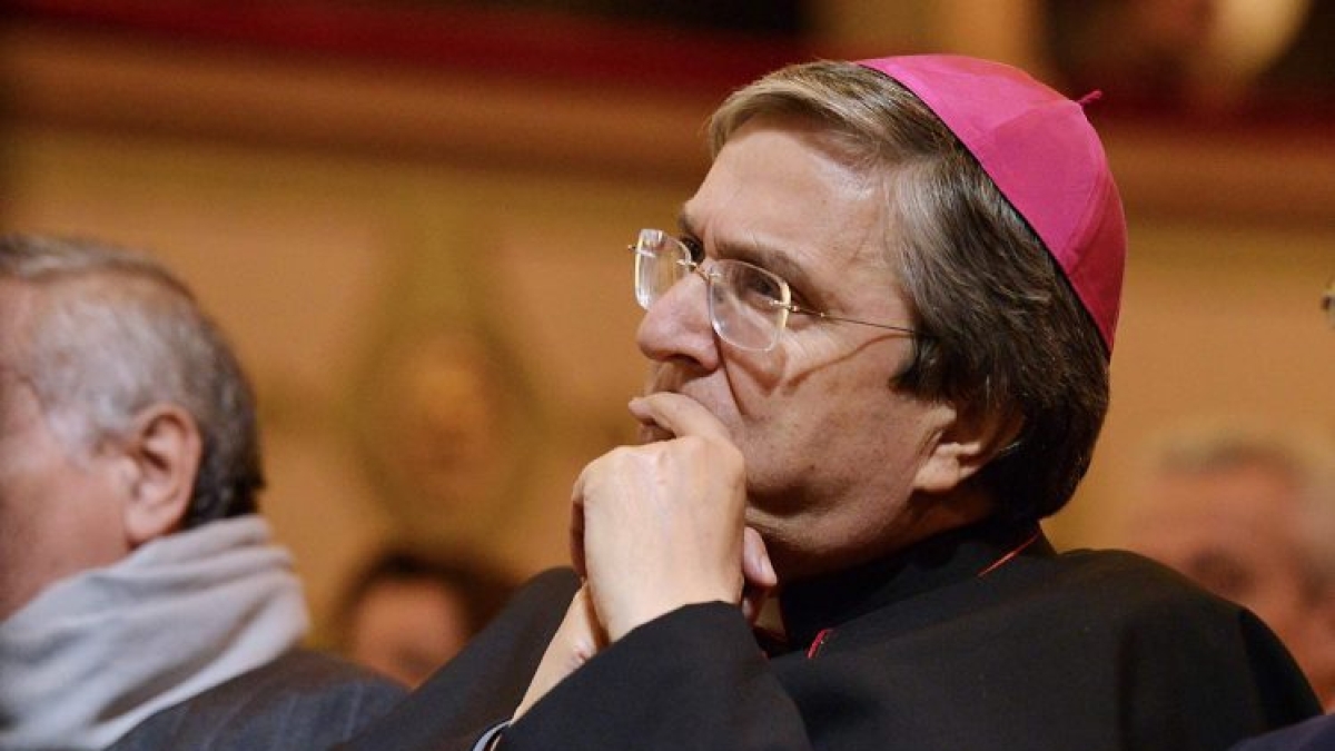 Strage dei braccianti, il vescovo Francesco Savino: «Vedere uomini arsi vivi è un fallimento per tutti. Il rischio più vile è l'alibi etnico»