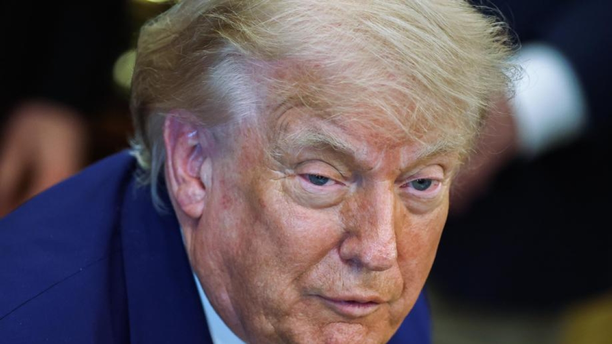 Il voto (simbolico) contro la guerra in Iran e la «rivolta» repubblicana fanno infuriare Trump: «Dovrebbero vergognarsi»