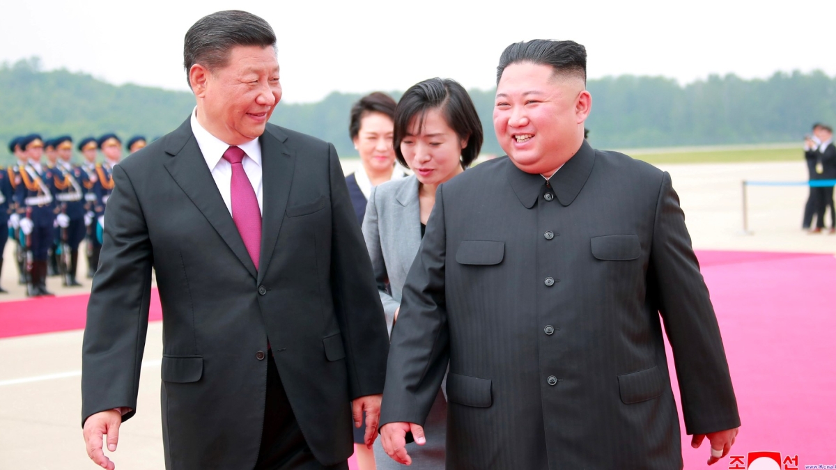Xi Jinping in visita da Kim Jong Un per «riprendersi» la Nord Corea (e parlare di Trump)