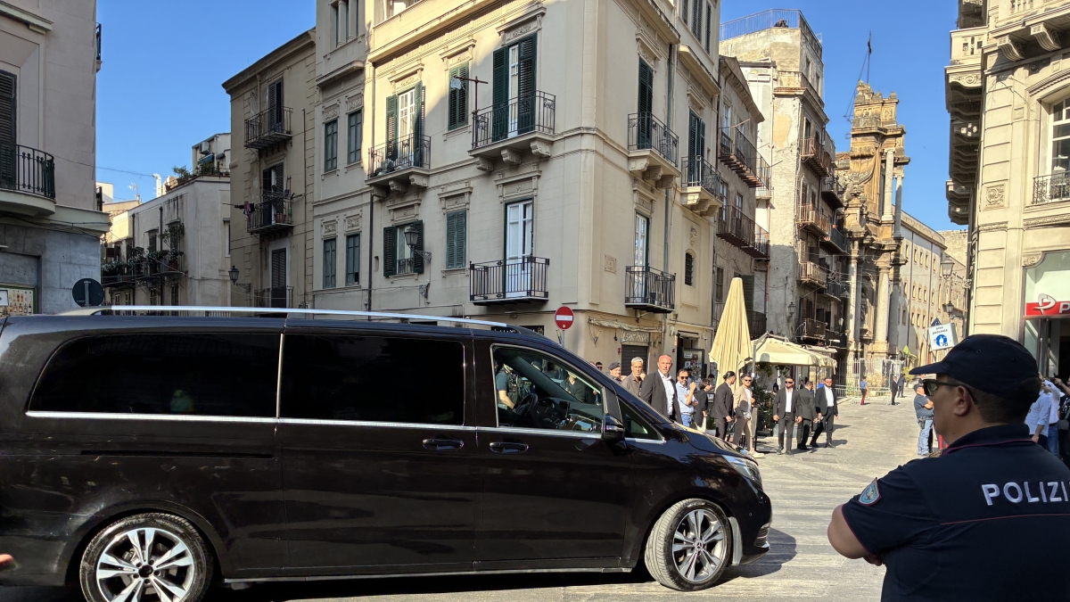 Il matrimonio di Dua Lipa e Callum Turner a Palermo: la città blindata, la visita alla Gam e poi il cocktail con gli invitati