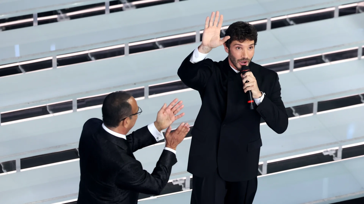 Sanremo 2027, le date ufficiali: dal 16 al 20 febbraio. Inizia l'era di Stefano De Martino