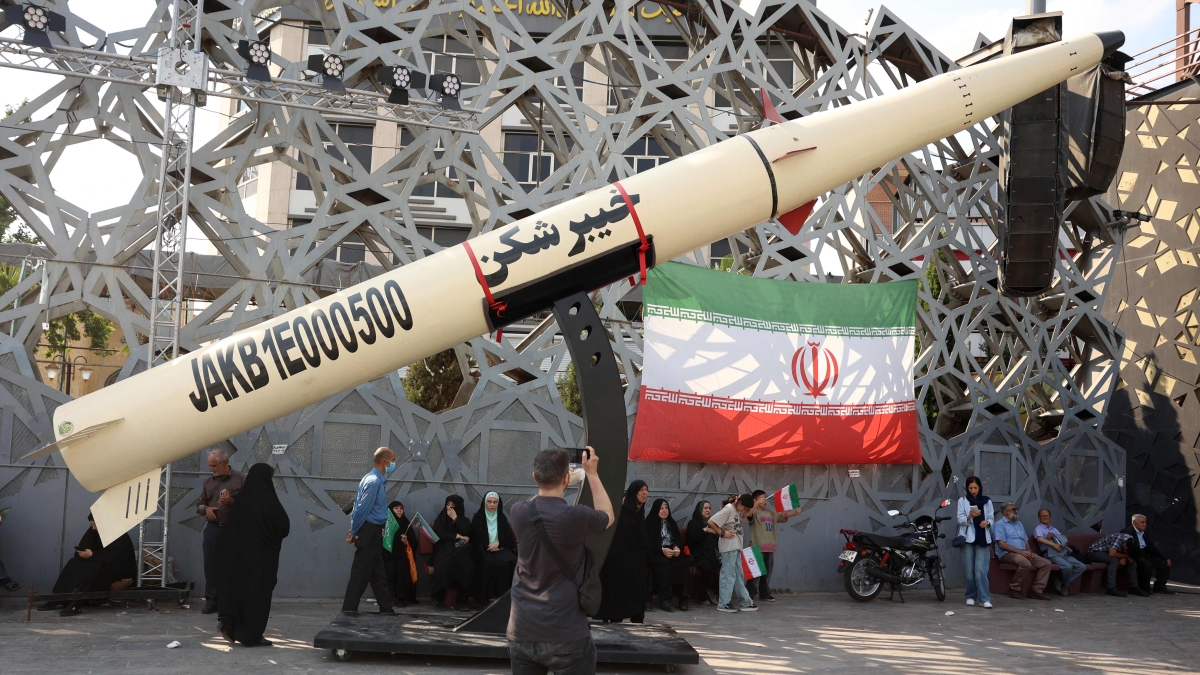 Guerra in Iran, le notizie in diretta | Gli Usa: «Abbattuti due droni iraniani, minacciavano il traffico di navi a Hormuz»